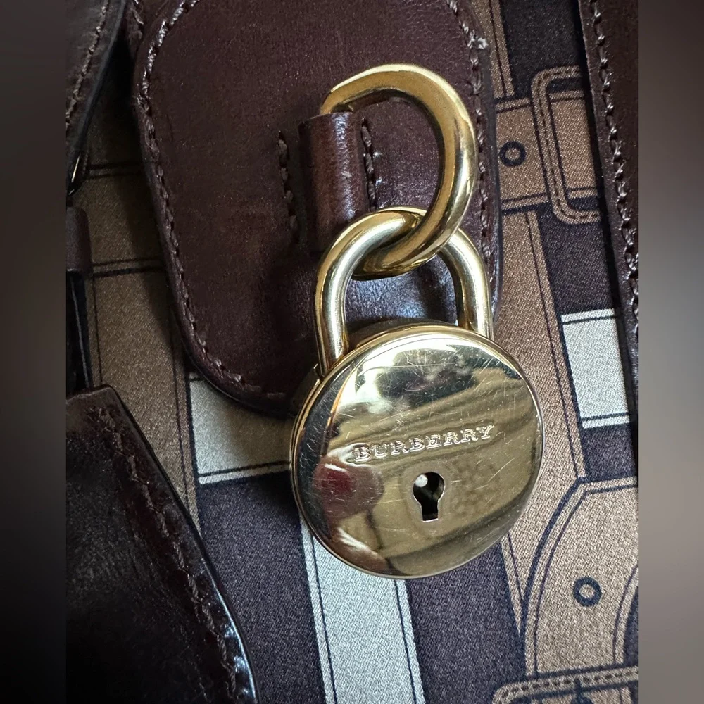 Burberry Rare Bag authentic COA